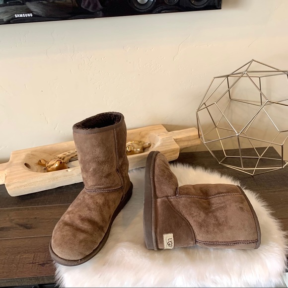 UGG Shoes - Ugg classic short boots